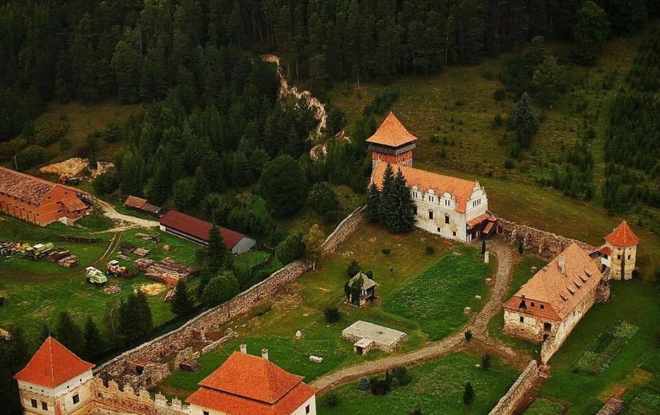 Lázár Castle